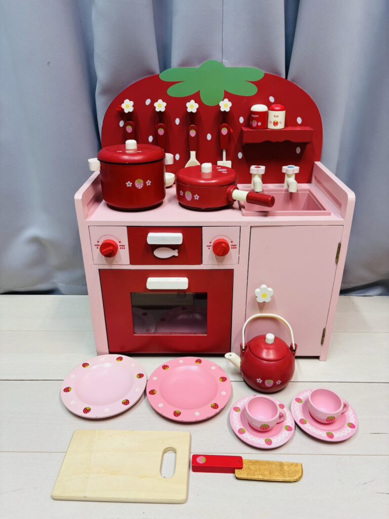 マザーガーデン　キッチン赤